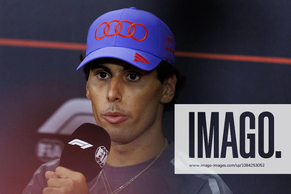 8th October 2026; Marina Bay, Singapore; Formula 1, Singapore Grand Prix, Arrival Day; Gabriel Bortoleto (5) of Brazil and Audi Revolut F1 Team during the press conference, PK, Pressekonferenz at the Singapore Grand Prix StephenxBlackberry