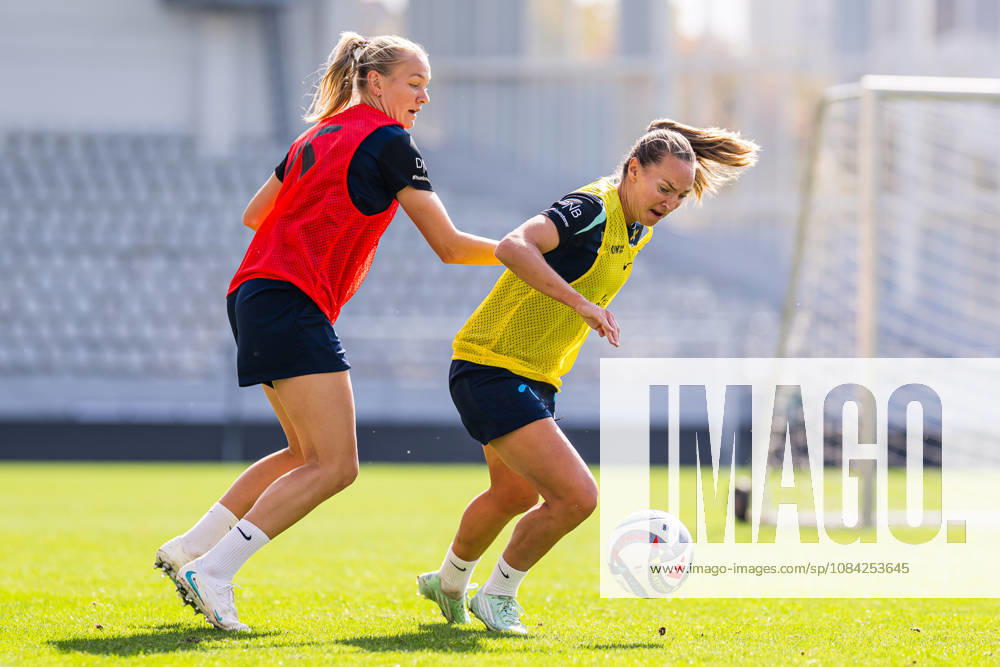 Frida Maanum and Marit Bratberg Lund of the Norwegian women’s national soccer team during a training session on October 8, 2026 in Bucharest. Photo by Marius Simensen, BILDBYRAN. Cop 238 bbeng women FIFA Women’s World Cup qualifier soccer football Norway practice training
