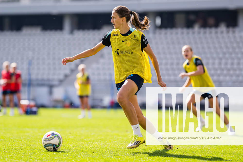 Emma Stolen Godo of the Norwegian women’s national soccer team during a training session on October 8, 2026 in Bucharest. Photo by Marius Simensen, BILDBYRAN. Cop 238 bbeng women FIFA Women’s World Cup qualifier soccer football Norway practice training