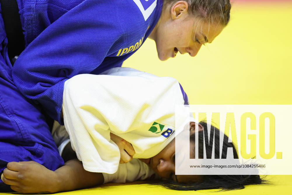 AZERBAIJAN, BAKU - OCTOBER 8, 2026: Nauana Silva of Brazil (bottom) and Giovanna Scoccimarro of Germany compete in their -70 kg bout as part of the 2026 World Judo Championships at the National Gymnastics Arena. Mikhail Sinitsyn TASS 98953806