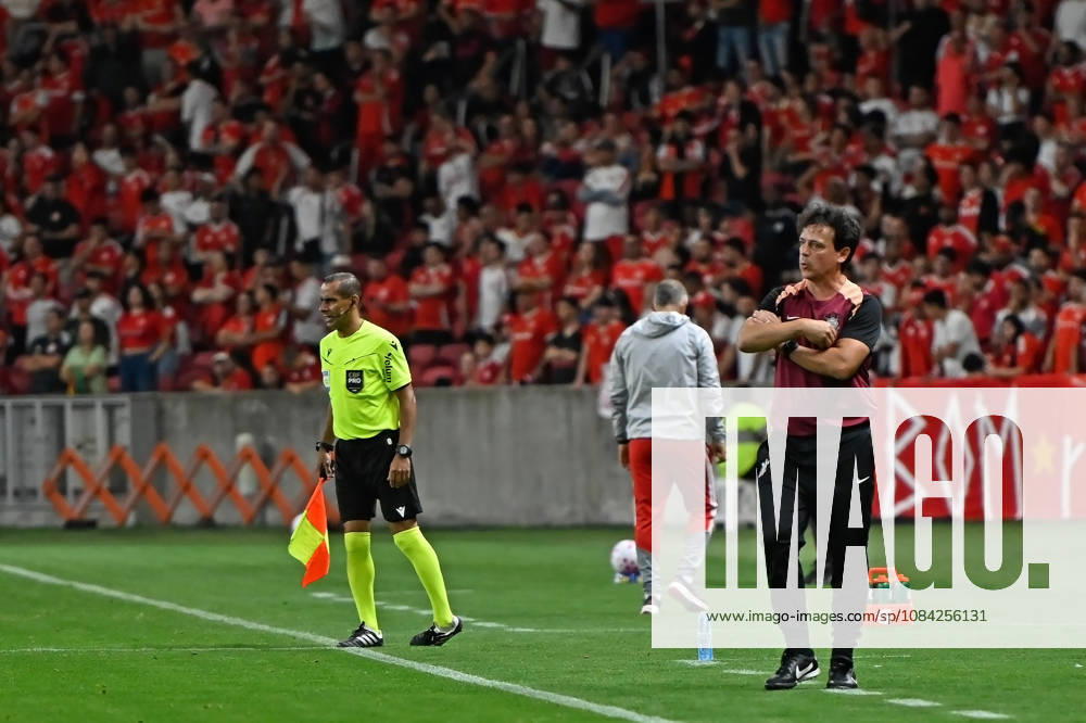7th October 2026; Beira-Rio Stadium, Porto Alegre, Brazil; Brazilian Serie A Football, Internacional versus Corinthians; Corinthians manager Fernando Diniz looks on MaxxPeixoto DiaEsportivo