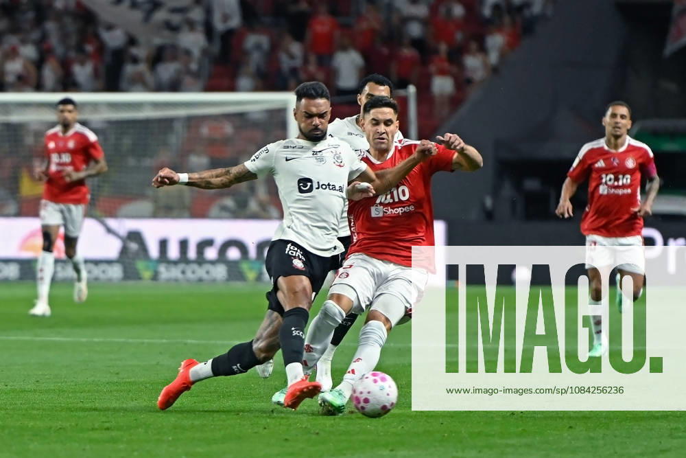 7th October 2026; Beira-Rio Stadium, Porto Alegre, Brazil; Brazilian Serie A Football, Internacional versus Corinthians; Rodrigo Villagra of Internacional battles for possession ball with Raniele of Corinthians MaxxPeixoto DiaEsportivo