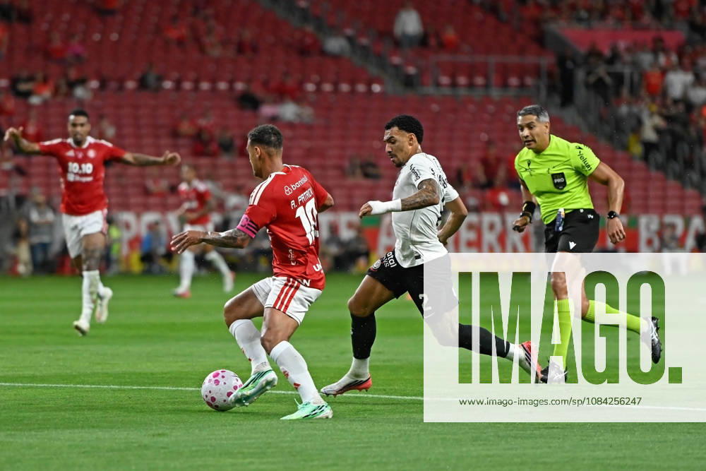 7th October 2026; Beira-Rio Stadium, Porto Alegre, Brazil; Brazilian Serie A Football, Internacional versus Corinthians; Alan Patrick of Internacional battles for possession ball with Matheuzinho of Corinthians MaxxPeixoto DiaEsportivo