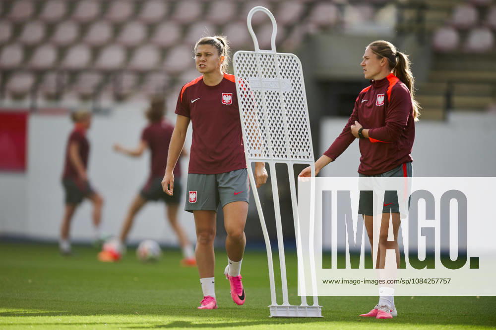 LEUVEN , PILKA NOZNA KOBIET ( WOMEN S FOOTBALL) TRENING OFICJALNY PRZED POLFINALEM BARAZY MISTRZOSTW SWIATA 2027 TRENING NZ. MARTYNA WIANKOWSKA ALEKSANDRA ZAREMBA FOTO RADOSLAW JOZWIAK CYFRASPORT NEWSPIX.PL --- Newspix.pl RA2_6230