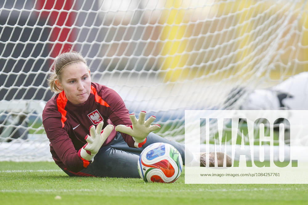 LEUVEN , PILKA NOZNA KOBIET ( WOMEN S FOOTBALL) TRENING OFICJALNY PRZED POLFINALEM BARAZY MISTRZOSTW SWIATA 2027 TRENING NZ. JULIA WOZNIAK FOTO RADOSLAW JOZWIAK CYFRASPORT NEWSPIX.PL --- Newspix.pl RA2_6297