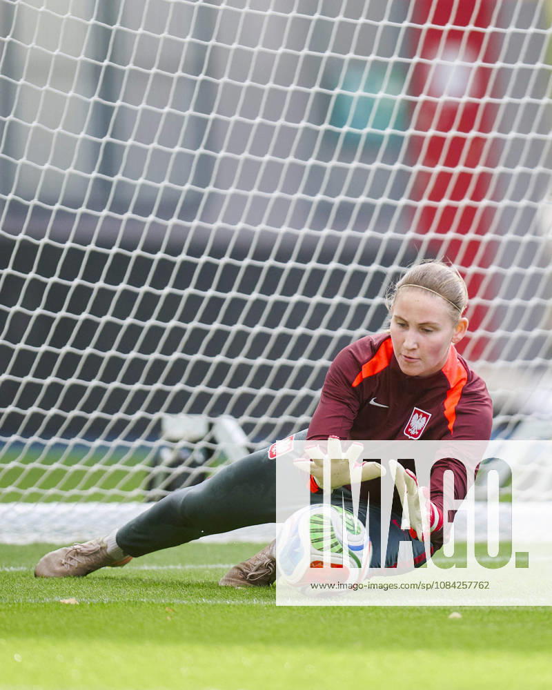 LEUVEN , PILKA NOZNA KOBIET ( WOMEN S FOOTBALL) TRENING OFICJALNY PRZED POLFINALEM BARAZY MISTRZOSTW SWIATA 2027 TRENING NZ. JULIA WOZNIAK FOTO RADOSLAW JOZWIAK CYFRASPORT NEWSPIX.PL --- Newspix.pl RA2_6337