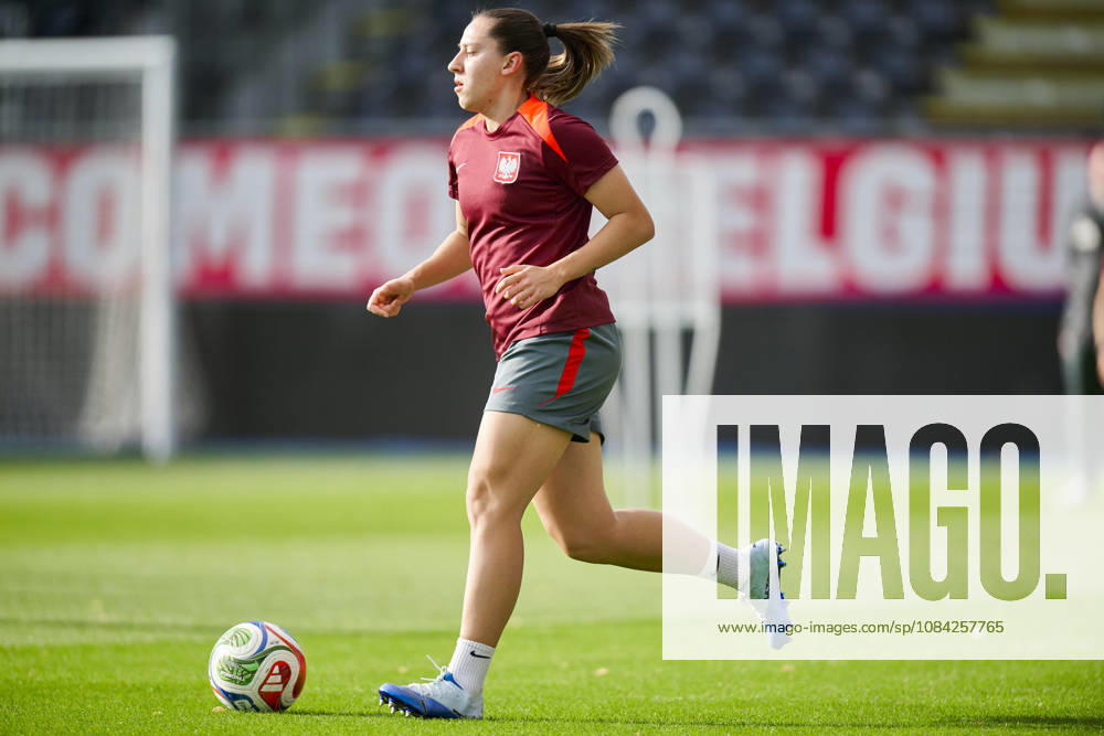 LEUVEN , PILKA NOZNA KOBIET ( WOMEN S FOOTBALL) TRENING OFICJALNY PRZED POLFINALEM BARAZY MISTRZOSTW SWIATA 2027 TRENING NZ. WIKTORIA ZIENIEWICZ FOTO RADOSLAW JOZWIAK CYFRASPORT NEWSPIX.PL --- Newspix.pl RA2_6407
