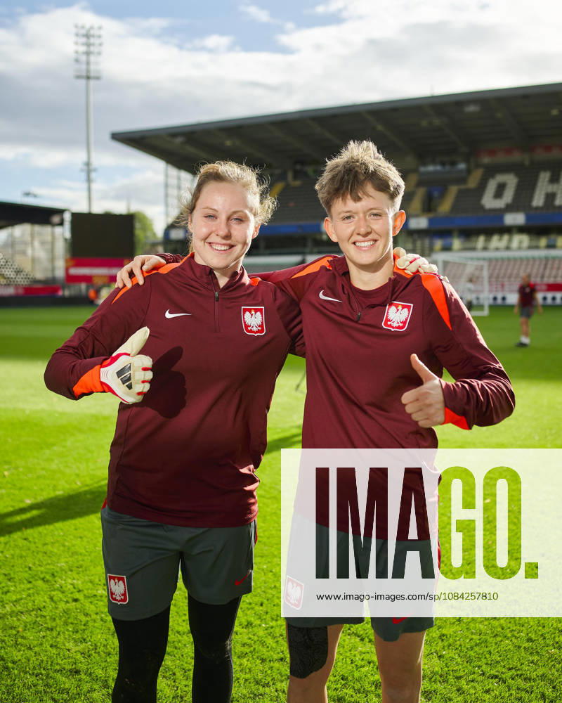 LEUVEN , PILKA NOZNA KOBIET ( WOMEN S FOOTBALL) TRENING OFICJALNY PRZED POLFINALEM BARAZY MISTRZOSTW SWIATA 2027 TRENING NZ. KINGA SEWERYN, KLAUDIA MACIAZKA FOTO RADOSLAW JOZWIAK CYFRASPORT NEWSPIX.PL --- Newspix.pl RA3_1992