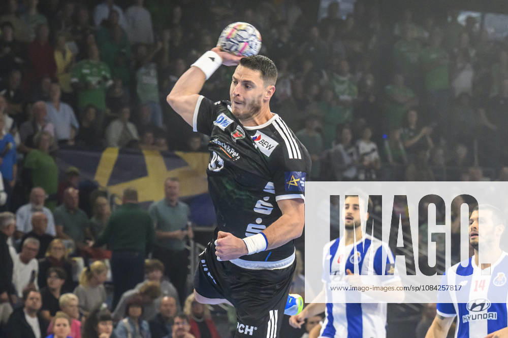 Pictured, from left: Mijajlo Marsenic of Füchse Berlin, 93, heads toward the goal; GER, Berlin, handball, Füchse Berlin vs. FC Porto, EHF Champions League, Matchday 3 of Group A, at the Max Schmeling Halle, Am Falkplatz 1, October 8, 2026,
