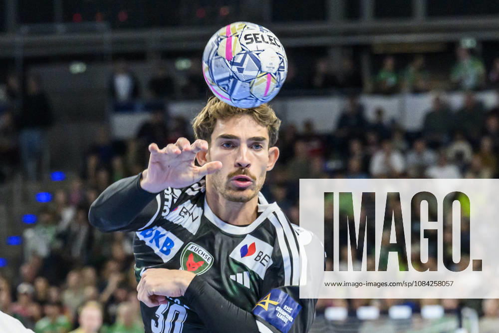 Pictured, from left: Aymeric Zaepfel, Füchse Berlin, 30, GER, Berlin, handball, Füchse Berlin vs. FC Porto, EHF Champions League, Matchday 3 of Group A, at the Max Schmeling Halle, Am Falkplatz 1, October 8, 2026,