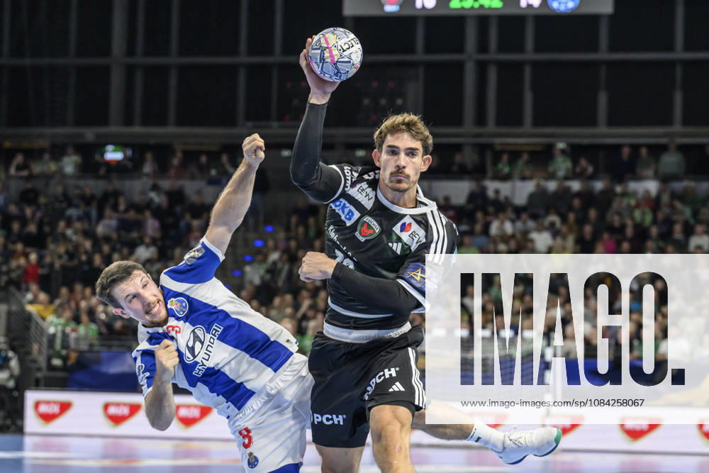Pictured, from left: Miguel Oliveira (FC Porto), 08; Aymeric Zaepfel (Füchse Berlin), 30; tackle, action, battle, fighting for the ball, GER, Berlin, handball, Füchse Berlin vs. FC Porto, EHF Champions League, Matchday 3 of Group A, at the Max Schmeling Halle, Am Falkplatz 1, October 8, 2026,