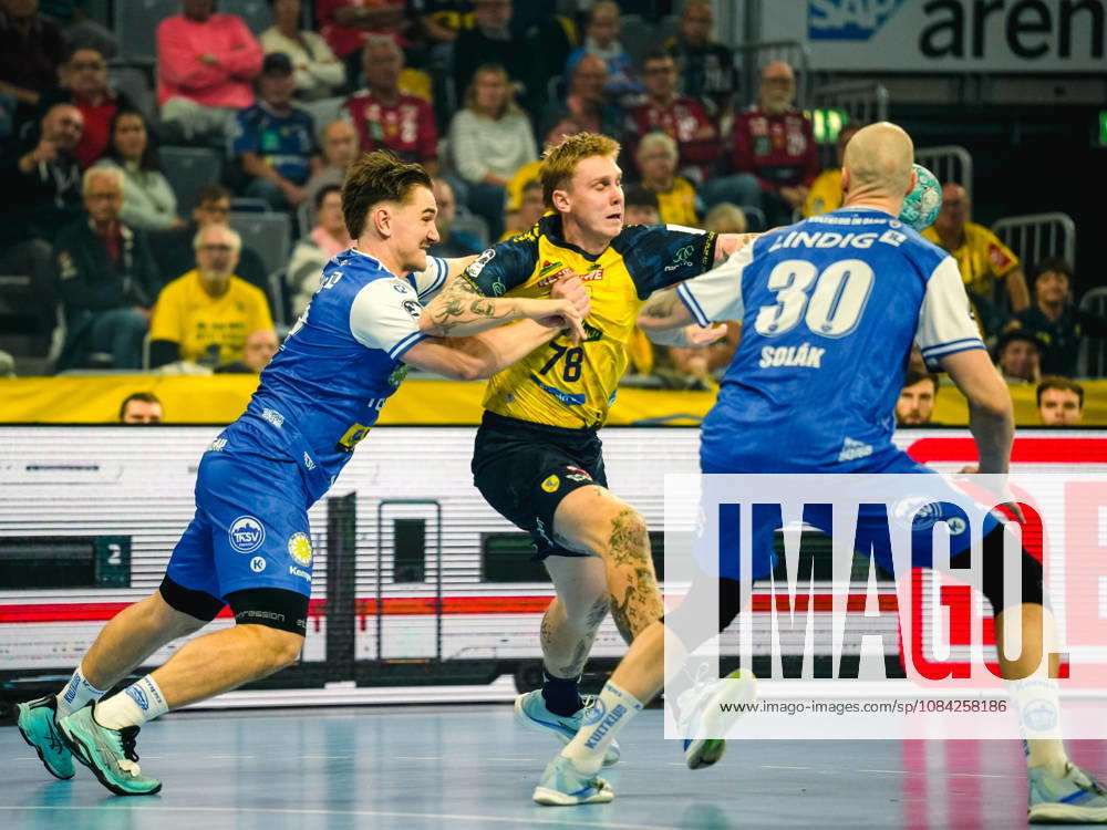 Opel HBL Handball, Rhein-Neckar Löwen vs. ThSV Eisenach; from left: Felix Aellen (ThSV Eisenach), Edwin Aspenbäck (Rhein-Neckar Löwen)