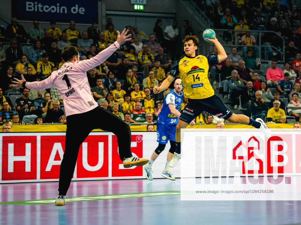 Opel HBL Handball, Rhein-Neckar Löwen vs. ThSV Eisenach; from left: Matija Spikic (ThSV Eisenach), Gino Steenaerts (Rhein-Neckar Löwen)