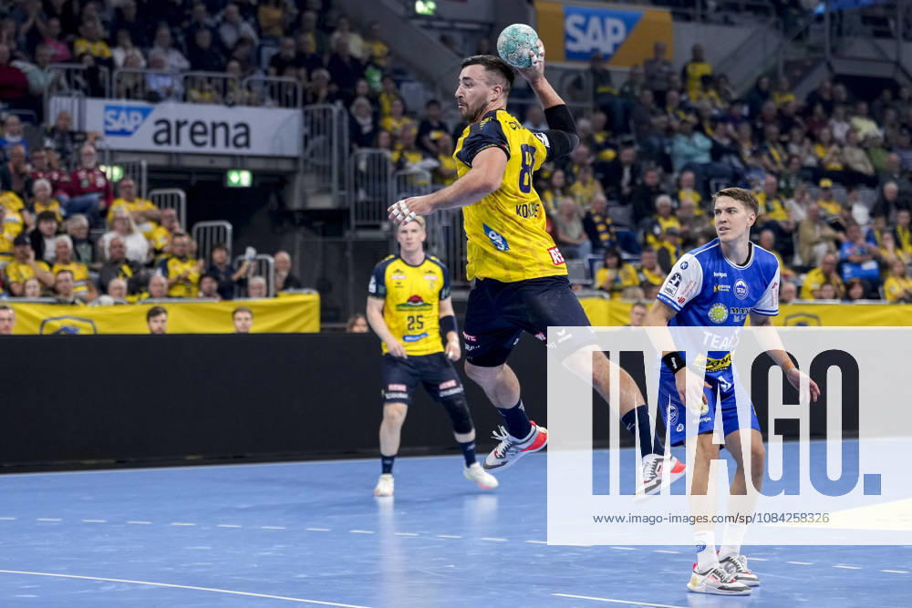 From left: Jannik Kohlbacher (RNL), 80, Oskar Joelsson (ThSV), 3, during a jump shot, throw, goal attempt, action, game play, October 8, 2026, Mannheim, Germany, handball, Bundesliga, Rhein-Neckar Löwen vs. ThSV Eisenach