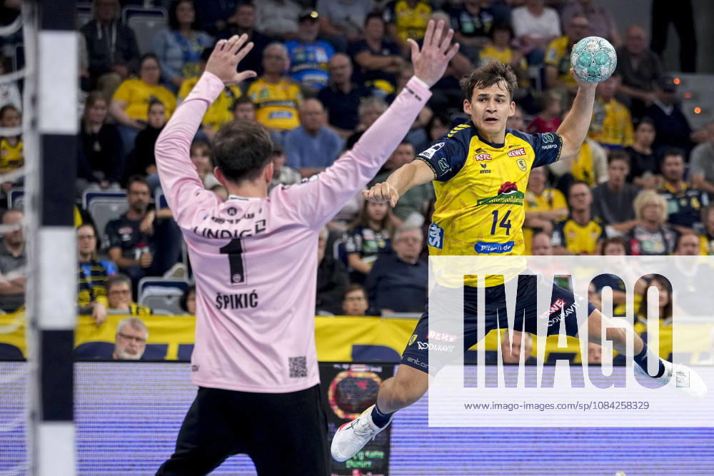 From left: Matija Spikic, goalkeeper, ThSV, 1; Gino Steenaerts, RNL, 14, on a jump shot, shot, goal attempt, action, game scene, October 8, 2026, Mannheim, Germany, handball, Bundesliga, Rhein-Neckar Löwen vs. ThSV Eisenach