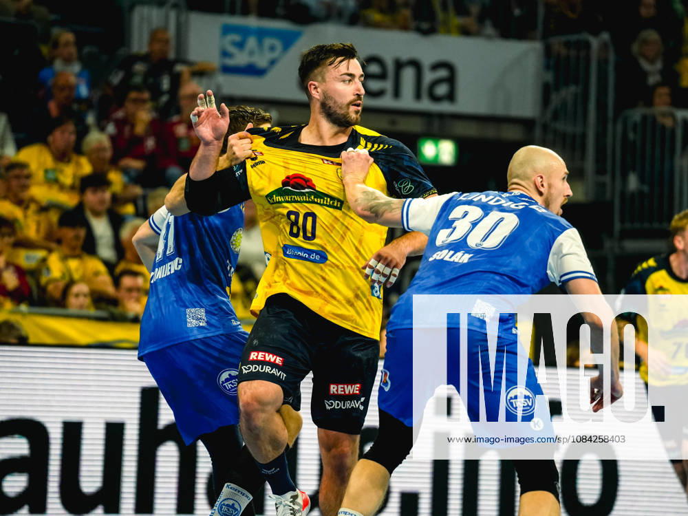 Opel HBL Handball, Rhein-Neckar Löwen vs. ThSV Eisenach; from left: Vukaöin Antonijevic (ThSV Eisenach), Jannik Kohlbacher (Rhein-Neckar Löwen), Dominik Solak (ThSV Eisenach)