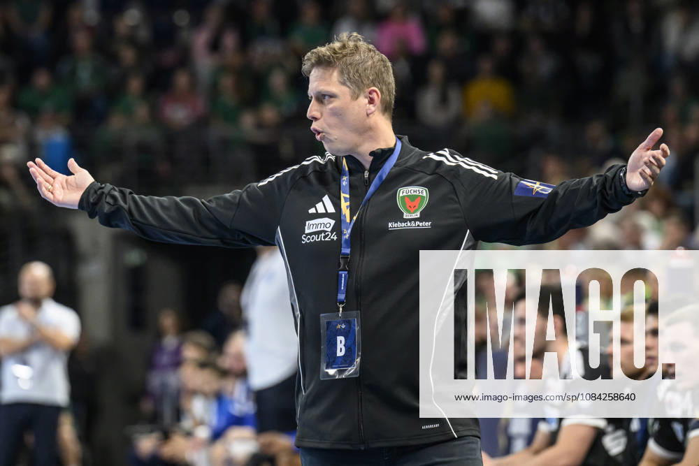 Pictured, from left: Nicolej Krickau, cheering on his team, GER, Berlin, handball, Füchse Berlin vs. FC Porto, EHF Champions League, Matchday 3 of Group A, at the Max Schmeling Halle, Am Falkplatz 1, October 8, 2026,