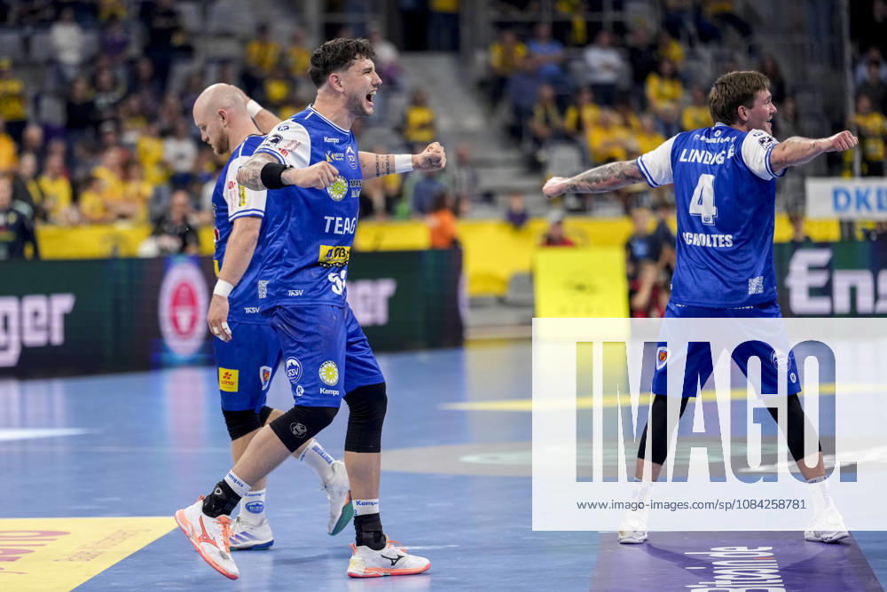 From left: Peter Walz (ThSV), 14, Justin Kurch (ThSV), 52, Elias Scholtes (ThSV), 4, players from ThSV Eisenach, cheering, celebrate, joy, happy, optimistic, positive, action, game scene, October 8, 2026, Mannheim, Germany, handball, Bundesliga, Rhein-Neckar Löwen, ThSV Eisenach