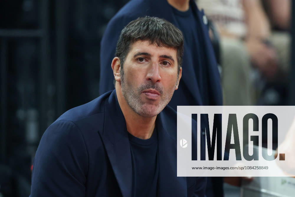 Alex Mumbru, Virtus Bologna, Head Coach before the game, cutout, GER, FC Bayern Basketball vs. Virtus Bologna, basketball, EuroLeague, Matchday 4, 2026–2027 season, October 8, 2026, GER, FC Bayern Basketball vs. Virtus Bologna, basketball, EuroLeague, Matchday 4, 2026–2027 season, October 8, 2026, Munich