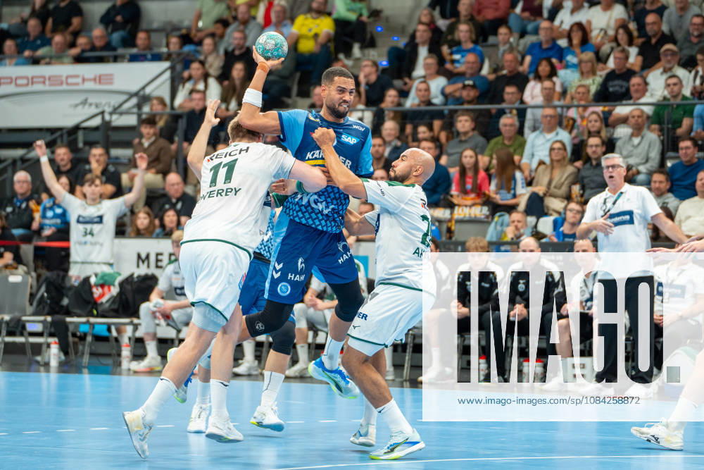 Handball I Men I 2026–2027 Season I Bundesliga I Matchday 8 I TVB Stuttgart vs. HSG Wetzlar I October 8, 2026 Philipp Ahouansou 5, TVB Stuttgart’s shot defended by Petter Overby Överby 11, HSG Wetzlar and David Cyrill Akakpo 20, HSG Wetzlar Stuttgart Porsche Arena Baden-Württemberg Germany