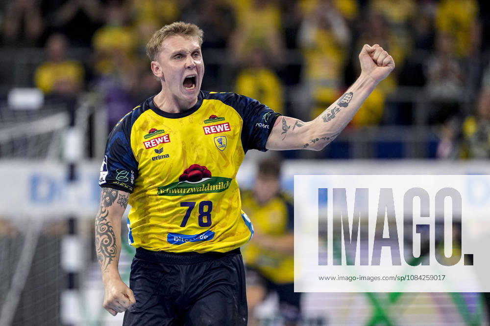 Edwin Aspenbäck RNL, 78, a player for the Rhein Neckar Löwen, celebrates a goal, celebration, cheering, goal celebration, goal scored, celebrate the goal, goal, celebration, celebrating the goal, joy, happiness, happy, optimistic, positive, game scene, highlight, still image, single photo, action, October 8, 2026, Mannheim, Germany, handball, Bundesliga, Rhein-Neckar Löwen vs. ThSV Eisenach
