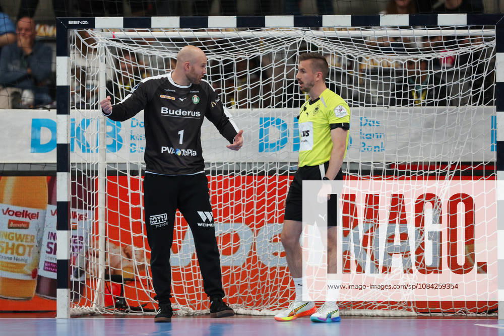 Bart Ravensbergen, HSG Wetzlar, No. 1, in discussion with the referee (GER), TVB Stuttgart vs. HSG Wetzlar, Handball, Opel Handball Bundesliga, Matchday 8, 2026–2027 season, October 8, 2026, GER, TVB Stuttgart vs. HSG Wetzlar, Handball, Opel Handball Bundesliga, Matchday 8, 2026–2027 season, October 8, 2026, Stuttgart