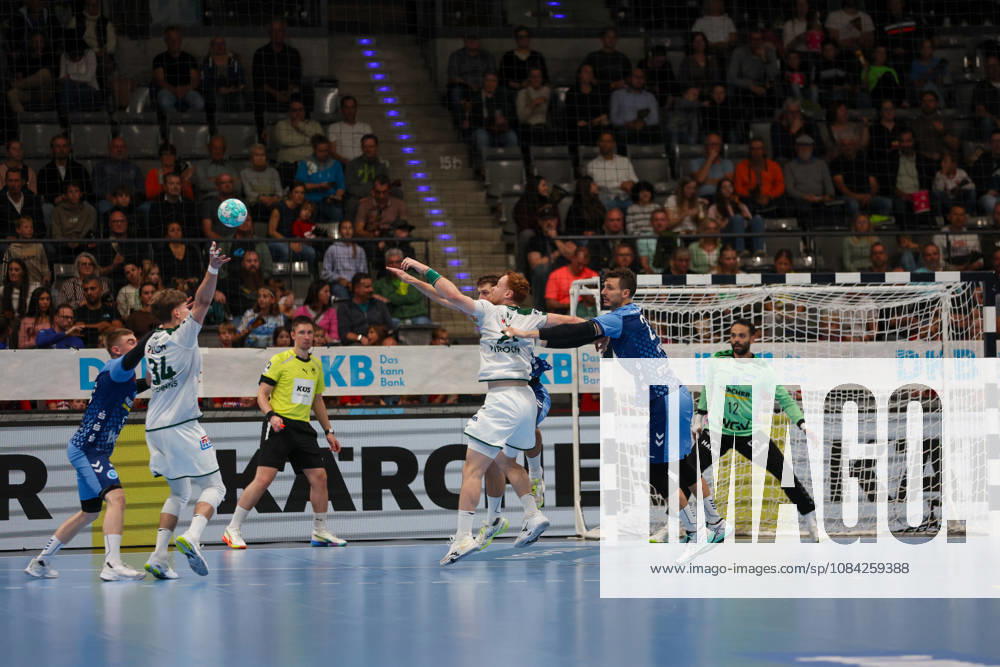 Dominik Mappes (HSG Wetzlar, 7) fails to pass to Paul Kompenhans (HSG Wetzlar, 34) GER, TVB Stuttgart vs. HSG Wetzlar, Handball, Opel Handball Bundesliga, Matchday 8, 2026–2027 season, October 8, 2026 GER, TVB Stuttgart vs. HSG Wetzlar, Handball, Opel Handball Bundesliga, Matchday 8, 2026–2027 season, October 8, 2026, Stuttgart