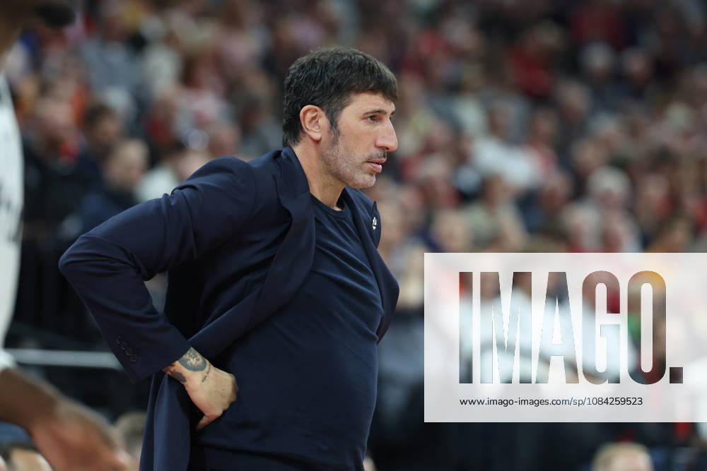 Alex Mumbru, Virtus Bologna, Head Coach, GER, FC Bayern Basketball vs. Virtus Bologna, Basketball, EuroLeague, Matchday 4, 2026–2027 Season, October 8, 2026, GER, FC Bayern Basketball vs. Virtus Bologna, Basketball, EuroLeague, Round 4, 2026–2027 Season, October 8, 2026, Munich