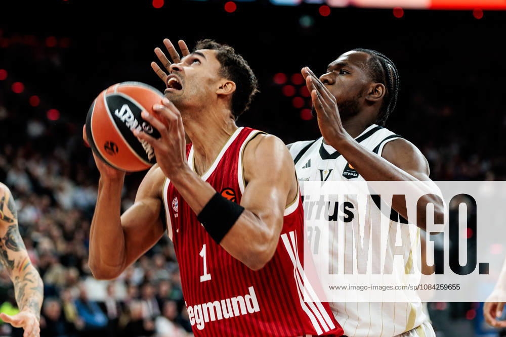 Oscar Da Silva (FC Bayern Muenchen, 1) controls the ball against Aliou Diarra (Virtus Bologna, 31) during the Turkish Airlines EuroLeague match between FC Bayern Muenchen vs. Virtus Bologna at SAP Garden on round 4 of Turkish Airlines EuroLeague on October 08, 2026 in Munich, Germany. Bavaria Germany
