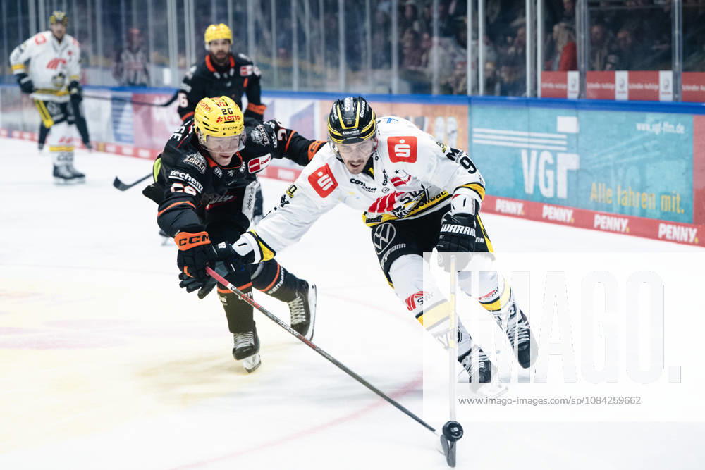Fabio Kose, Loewen Frankfurt, 20; Adam Payerl, Krefeld Pinguine, 90 GER; Loewen Frankfurt vs. Krefeld Pinguine, ice hockey, PENNY DEL, Matchday 7, 2026–2027 season, October 8, 2026 GER, Loewen Frankfurt vs. Krefeld Pinguine, Ice Hockey, PENNY DEL, Matchday 7, 2026–2027 Season, October 8, 2026 Frankfurt am Main