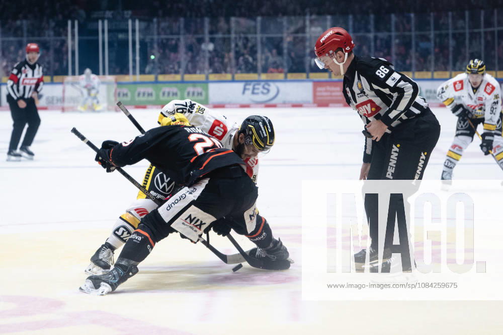 Anthony Romano, Loewen Frankfurt, 29; Phil Varone, Krefeld Pinguine, 76 GER; Loewen Frankfurt vs. Krefeld Pinguine, ice hockey, PENNY DEL, Matchday 7, 2026–2027 season, October 8, 2026 GER, Loewen Frankfurt vs. Krefeld Pinguine, Ice Hockey, PENNY DEL, Matchday 7, 2026–2027 Season, October 8, 2026 Frankfurt am Main
