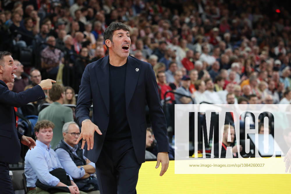 Alex Mumbru, Virtus Bologna, Head Coach, Emotions, Facial Expressions, Gestures, Gesticulating, GER, FC Bayern Basketball vs. Virtus Bologna, Basketball, EuroLeague, Matchday 4, 2026–2027 Season, October 8, 2026, GER, FC Bayern Basketball vs. Virtus Bologna, basketball, EuroLeague, Matchday 4, 2026–2027 season, October 8, 2026, Munich