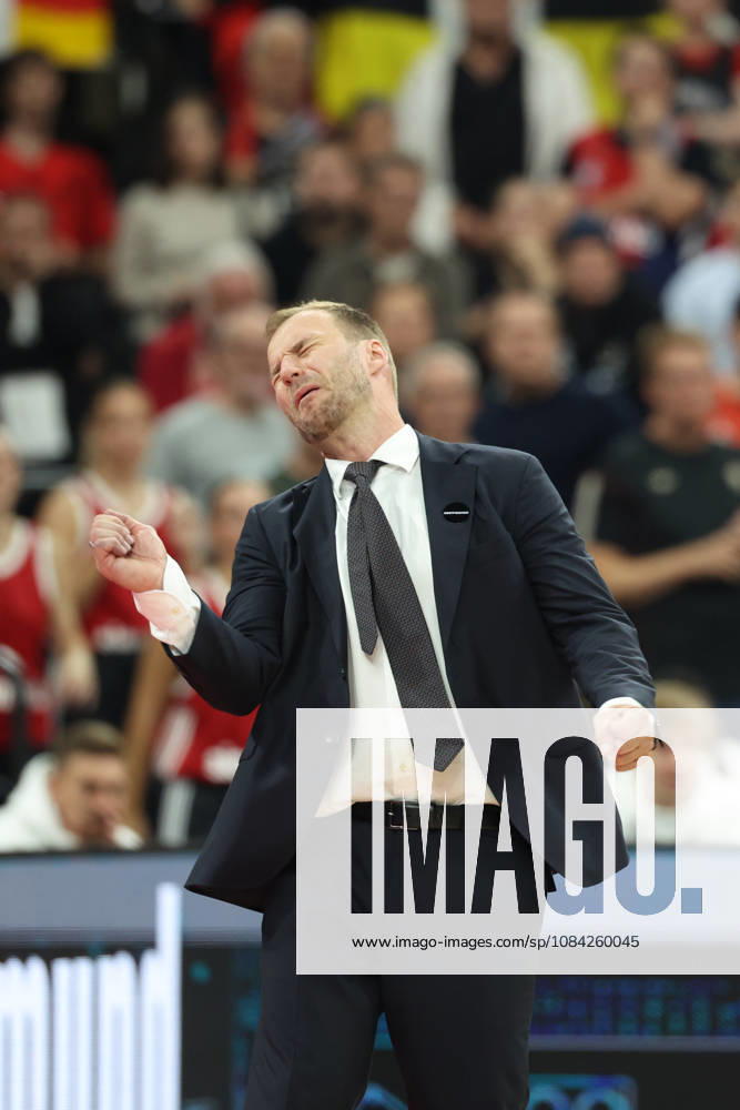 Anton Gavel, FC Bayern Basketball, Head Coach, frustrated, emotions, facial expressions, gestures, gesticulating, GER, FC Bayern Basketball vs. Virtus Bologna, basketball, EuroLeague, Matchday 4, 2026–2027 season, October 8, 2026, GER, FC Bayern Basketball vs. Virtus Bologna, basketball, EuroLeague, Matchday 4, 2026–2027 season, October 8, 2026, Munich