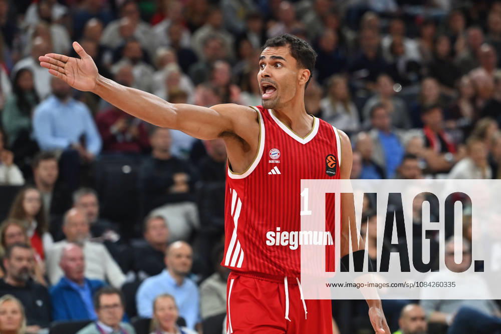Oscar DA SILVA FCB, gestures, giving instructions, action, single frame, cropped single subject, half-length portrait, Basketball EuroLeague, 2026–2027 season, FC Bayern Munich vs. Virtus Bologna on October 8, 2026, S A P G A R D EN