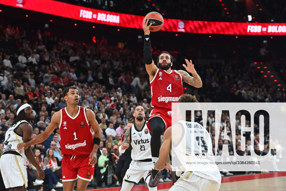 Duane WASHINGTON JR FCB, Action, One-on-One Against Kessler EDWARDS, Bologna Basketball EuroLeague, 2026–2027 Season, FC Bayern Munich vs. Virtus Bologna on October 8, 2026, S A P G A R D EN