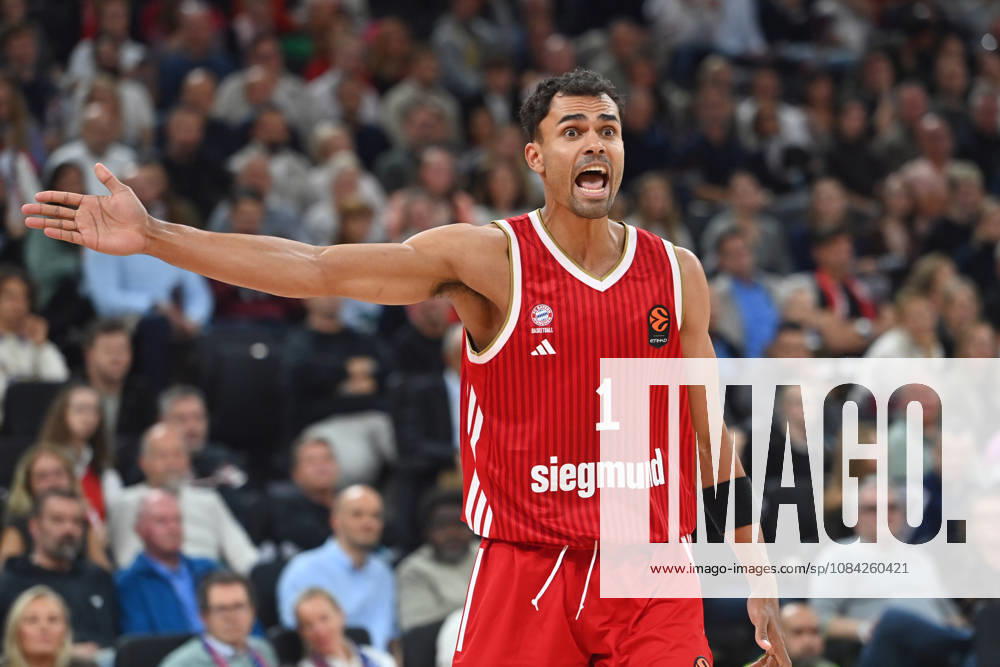 Oscar DA SILVA FCB, gestures, giving instructions, action, single frame, cropped single subject, half-length portrait, Basketball EuroLeague, 2026–2027 season, FC Bayern Munich vs. Virtus Bologna on October 8, 2026, SAPGARDEN