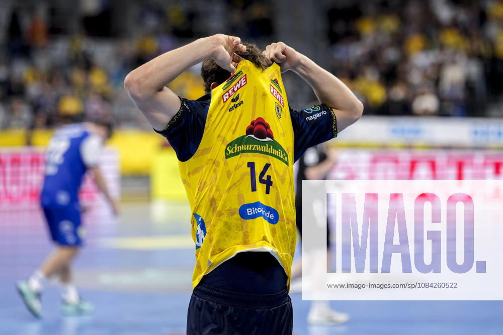 Gino Steenaerts RNL, 14, Rhein Neckar Löwen player, single frame, single photo, action, disappointed by the loss, disappointment after the final whistle, highlight, loser, lost, frustration, disappointed, pessimistic, October 8, 2026, Mannheim, Germany, handball, Bundesliga, Rhein-Neckar Löwen vs. ThSV Eisenach
