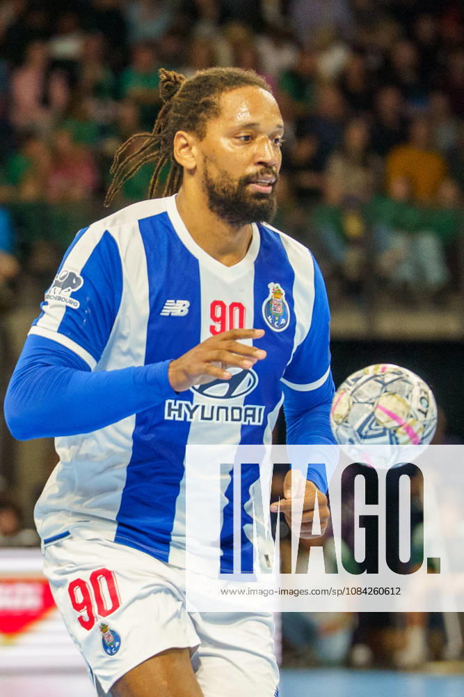 Pictured: Gilberto Brito Duarte of FC Porto, 90 with the ball on October 8, 2026; Fuechse Berlin vs. FC Porto, EHF Handball Champions League, 2026–27 season, Max Schmeling Halle