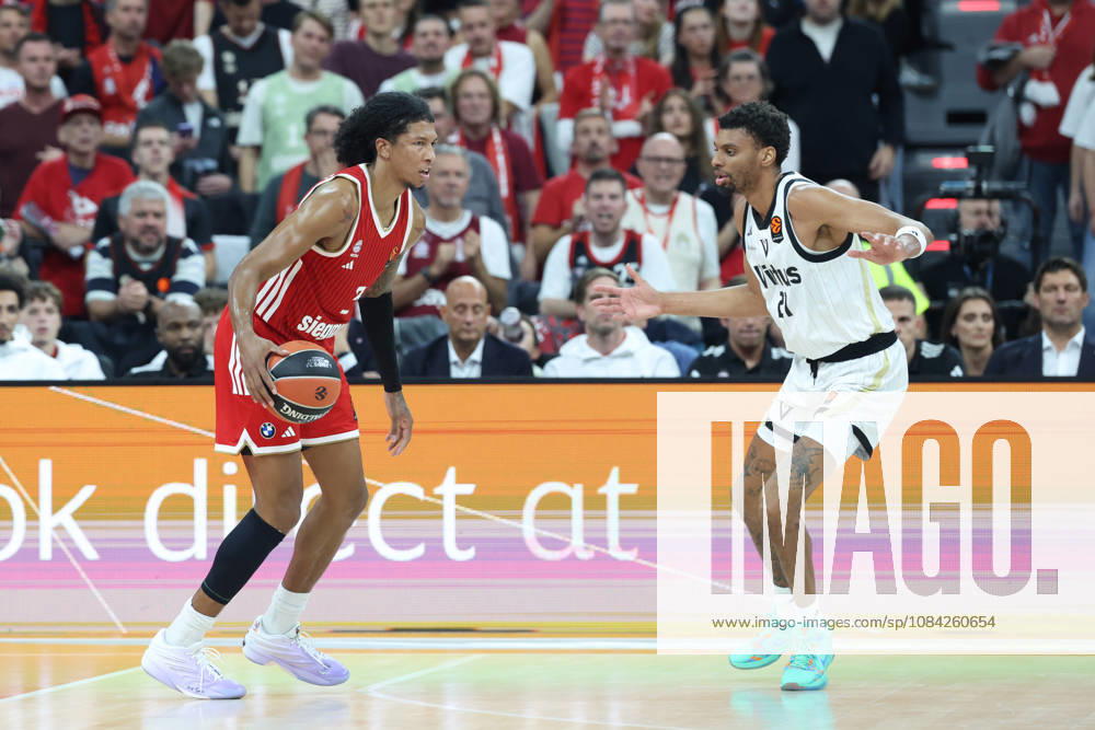 MarJon Beauchamp, FC Bayern Basketball, No. 3, with the ball alongside Derrick Alston Jr., Virtus Bologna, No. 21, GER, FC Bayern Basketball vs. Virtus Bologna, Basketball, EuroLeague, Matchday 4, 2026–2027 Season, October 8, 2026, GER, FC Bayern Basketball vs. Virtus Bologna, Basketball, EuroLeague, Matchday 4, 2026–2027 Season, October 8, 2026, Munich