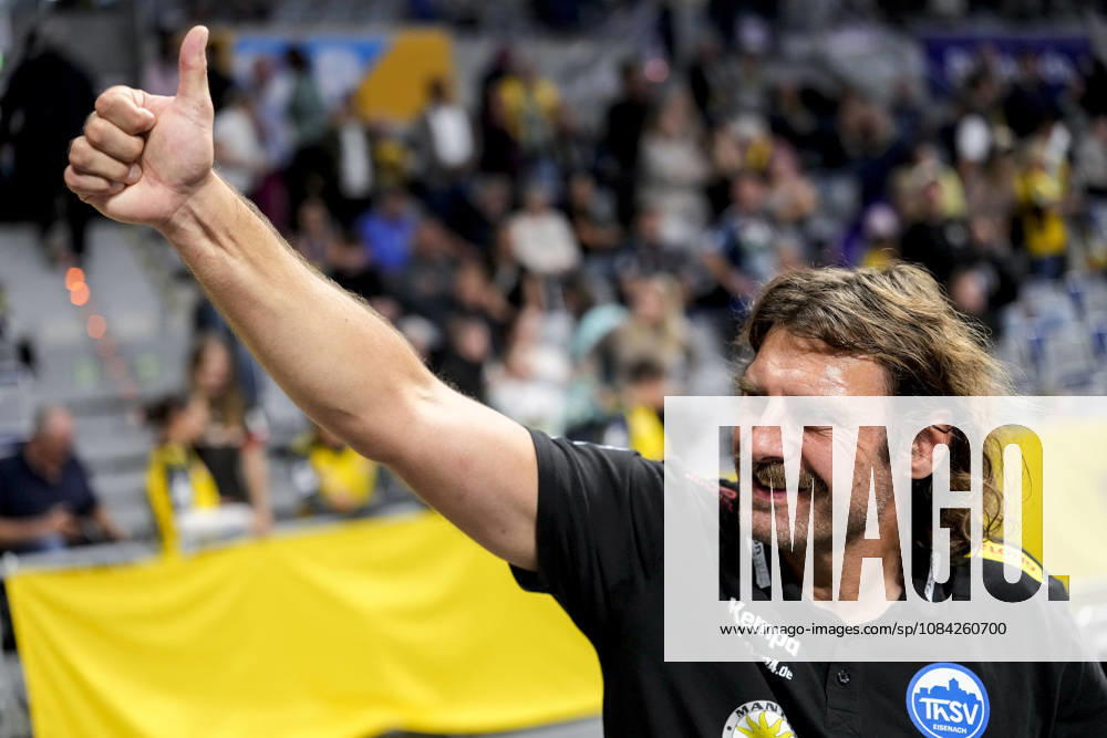 Sebastian Hinze, coach, head coach, ThSV, giving a thumbs-up, gesture, body language, confident, positive, optimistic, joy, happy, delighted, single frame, single photo, action, Celebrating after the final whistle, joy over the victory, winner, celebrating, cheerful, positive, happy, optimistic, highlight, October 8, 2026, Mannheim, Germany, handball, Bundesliga, Rhein-Neckar Löwen vs. ThSV Eisenach