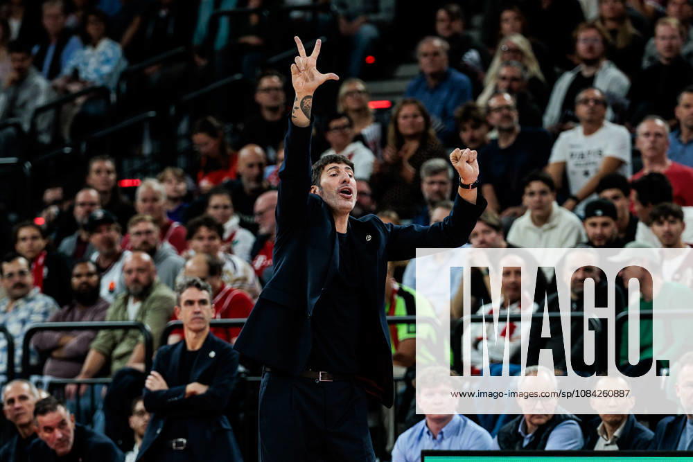 Alex Mumbru (Head Coach Virtus Bologna) gestures during the Turkish Airlines EuroLeague match between FC Bayern Muenchen vs. Virtus Bologna at SAP Garden on round 4 of Turkish Airlines EuroLeague on October 08, 2026 in Munich, Germany. Bavaria Germany