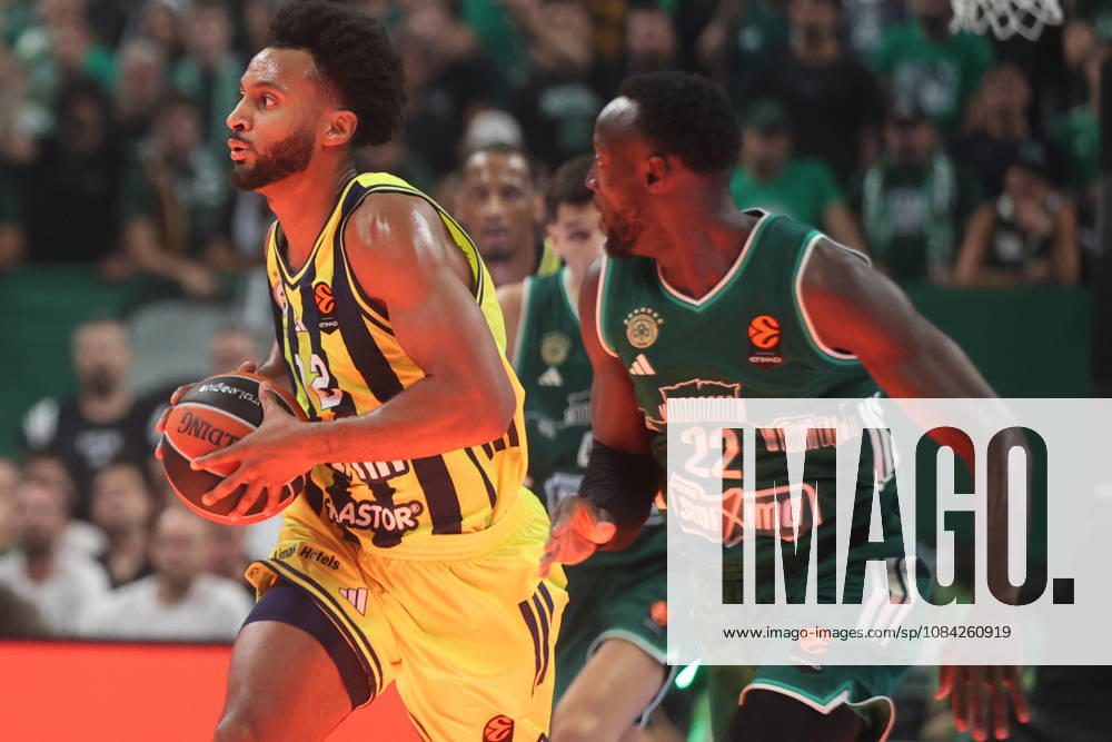 Panatinaikos AKTOR v Fenerbahce Tarfin - EuroLeague ATHENS, GREECE - OCTOBER 08 : Fenerbahce Tarfin s Braxton Key (L) competes for the ball against Panathinaikos AKTOR s Guerxchon Yabusele during the fourth-week EuroLeague basketball match between Panathinaikos AKTOR and Fenerbahce Tarfin at OAKA Sports Hall in Athens, Greece on October 08, 2026. Ayhan Mehmet Anadolu Athens Greece. Editorial use only. Please get in touch for any other usage.