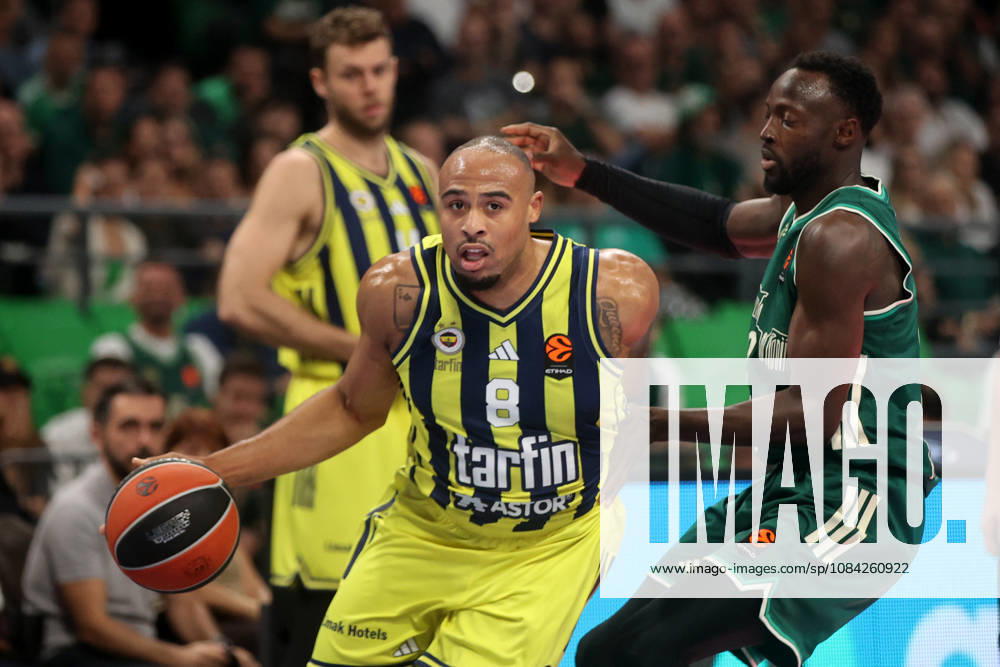 Panatinaikos AKTOR v Fenerbahce Tarfin - EuroLeague ATHENS, GREECE - OCTOBER 08 : Fenerbahce Tarfin s Talen Horton-Tucker (L) competes for the ball against a Panathinaikos AKTOR player during the fourth-week EuroLeague basketball match between Panathinaikos AKTOR and Fenerbahce Tarfin at OAKA Sports Hall in Athens, Greece on October 08, 2026. Ayhan Mehmet Anadolu Athens Greece. Editorial use only. Please get in touch for any other usage.