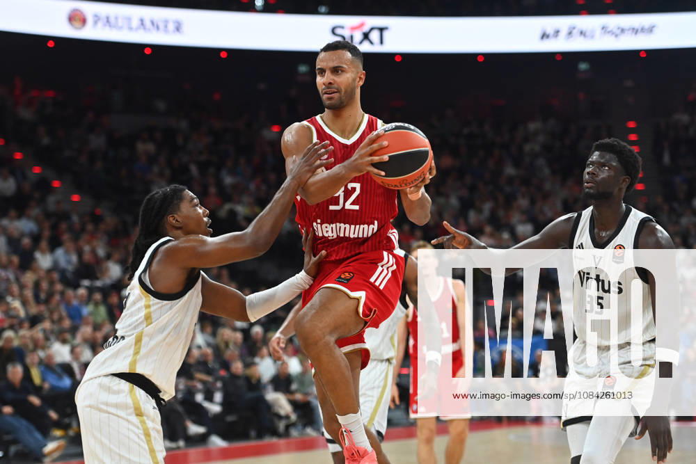 Johannes THIEMANN FCB, Action, One-on-one against Marcus Carr, Bologna, Mouhamet Diouf (right), Bologna Basketball EuroLeague, 2026–2027 Season, FC Bayern Munich vs. Virtus Bologna on October 8, 2026, S A P G A R D EN