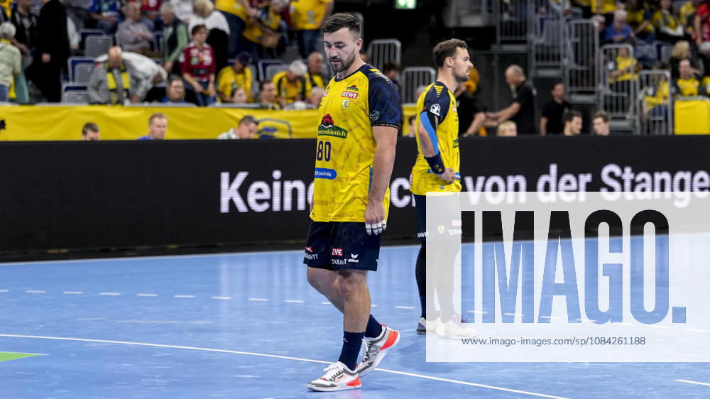 From left: Jannik Kohlbacher (RNL), 80, Dani Baijens (RNL), 77, Rhein-Neckar Löwen players, disappointed by the loss, disappointment after the final whistle, highlight, losers, lost, frustration, disappointed, pessimistic, October 8, 2026, Mannheim, Germany, handball, Bundesliga, Rhein-Neckar Löwen vs. ThSV Eisenach