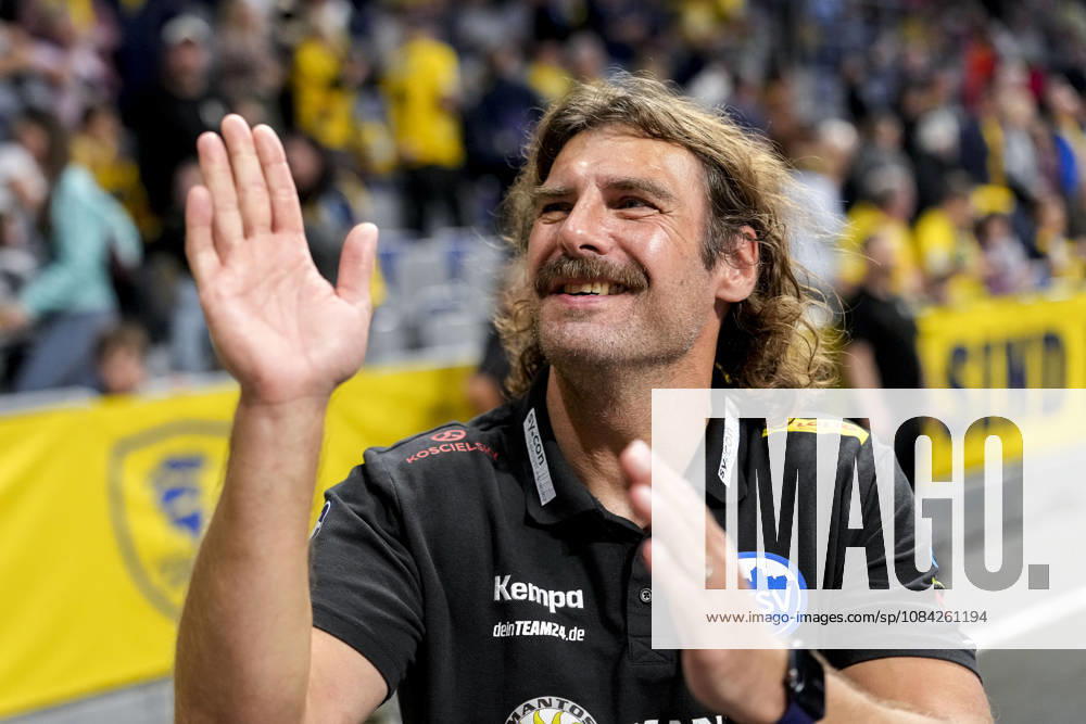 Sebastian Hinze, Coach, Head Coach, ThSV, single image, single photo, action, Celebrating after the final whistle, joy over the victory, winner, celebrating, cheerful, positive, happy, optimistic, highlight, action, 08 10 2026, Mannheim, Germany, handball, Bundesliga, Rhein-Neckar Löwen vs. ThSV Eisenach