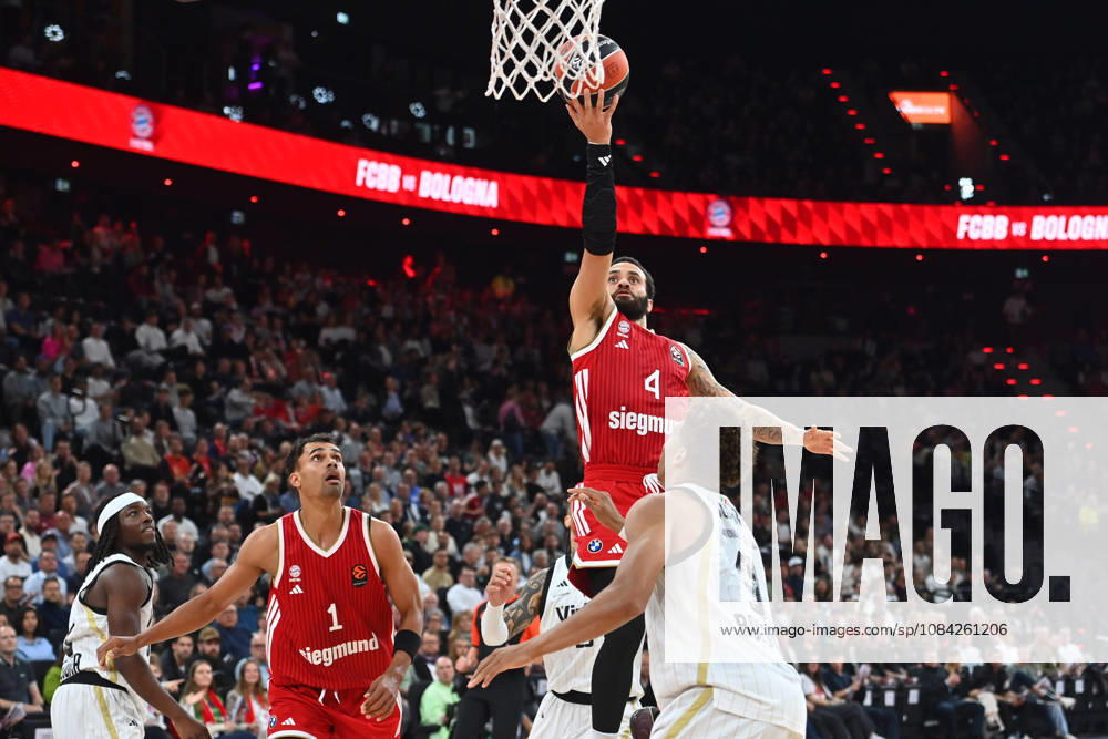 Duane WASHINGTON JR. FCB, Action, One-on-One Against Kessler EDWARDS, Bologna; Oscar DA SILVA FCB, Rasheed BELLO, Bologna; Basketball EuroLeague, 2026–2027 Season, FC Bayern Munich vs. Virtus Bologna on October 8, 2026, S A P G A R D EN