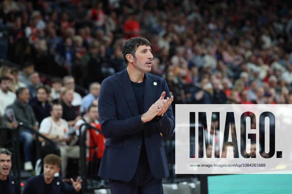 Alex Mumbru, Virtus Bologna, Head Coach, GER, FC Bayern Basketball vs. Virtus Bologna, Basketball, EuroLeague, Round 4, 2026–2027 Season, October 8, 2026, GER, FC Bayern Basketball vs. Virtus Bologna, Basketball, EuroLeague, Round 4, 2026–2027 Season, October 8, 2026, Munich