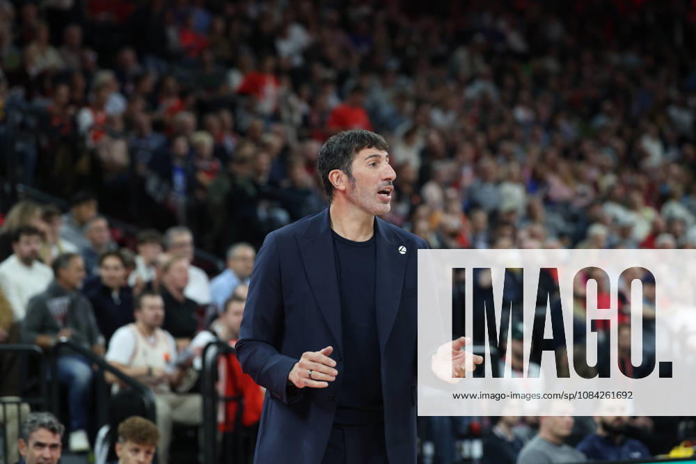 Alex Mumbru, Virtus Bologna, Head Coach, GER, FC Bayern Basketball vs. Virtus Bologna, Basketball, EuroLeague, Round 4, 2026–2027 Season, October 8, 2026, GER, FC Bayern Basketball vs. Virtus Bologna, Basketball, EuroLeague, Round 4, 2026–2027 Season, October 8, 2026, Munich