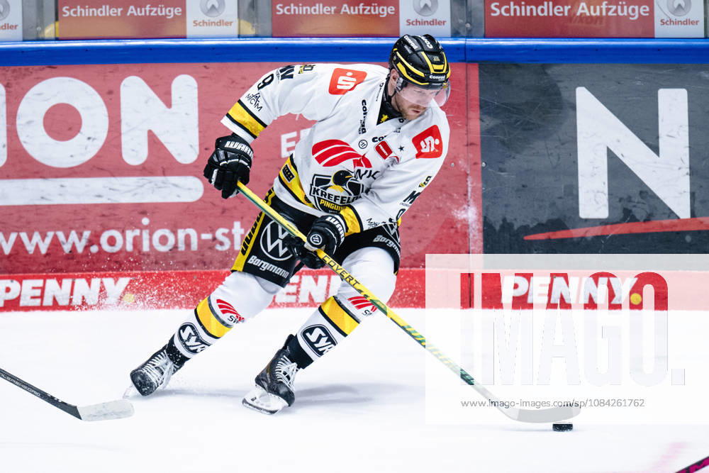 Marcel Mueller, Krefeld Pinguine, September 9, GER, Loewen Frankfurt vs. Krefeld Pinguine, Ice Hockey, PENNY DEL, Matchday 7, 2026–2027 Season, October 8, 2026 GER, Loewen Frankfurt vs. Krefeld Pinguine, Ice Hockey, PENNY DEL, Matchday 7, 2026–2027 Season, October 8, 2026 Frankfurt am Main